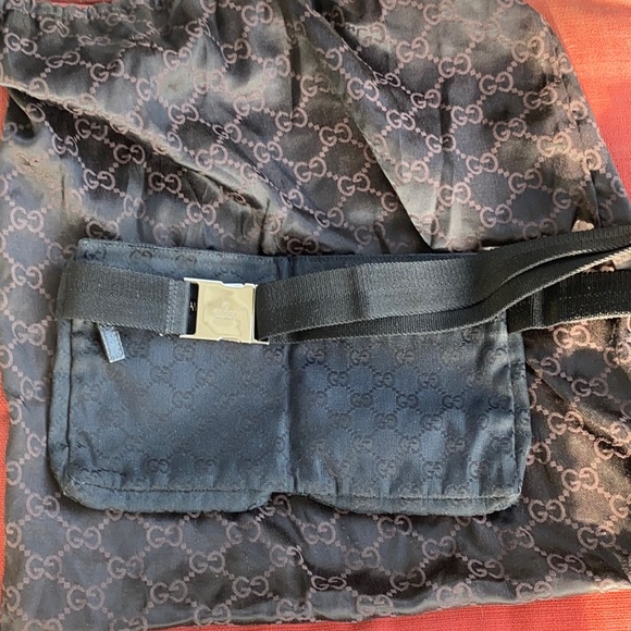 AUTHENTIC BLACK GUCCI BUM BAG - Picture 2 of 12